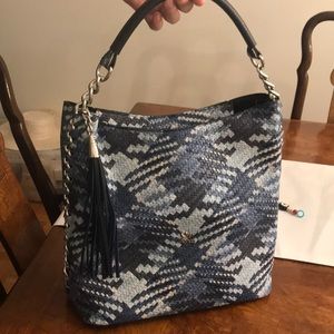 Gorgeous Woven like shoulder Bag